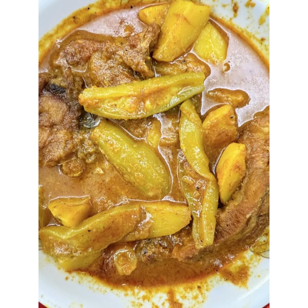 আলু পটল দিয়ে রুই মাছের ঝোল 